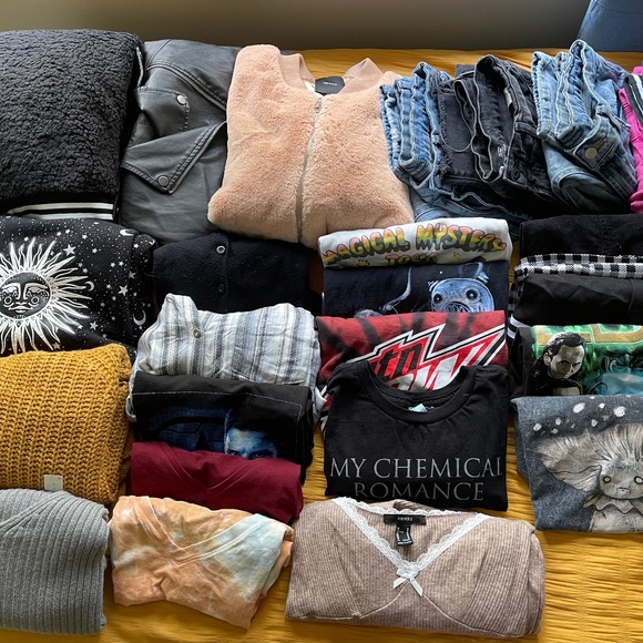 Lot of woman clothes (will negotiate price) - Picture 1 of 10